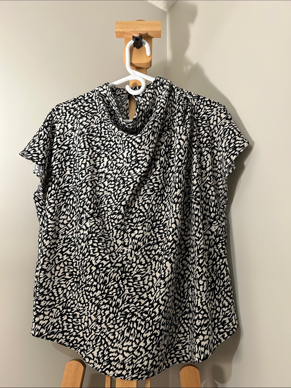 RW&CO. Black & White Printed Cowl-Neck Blouse